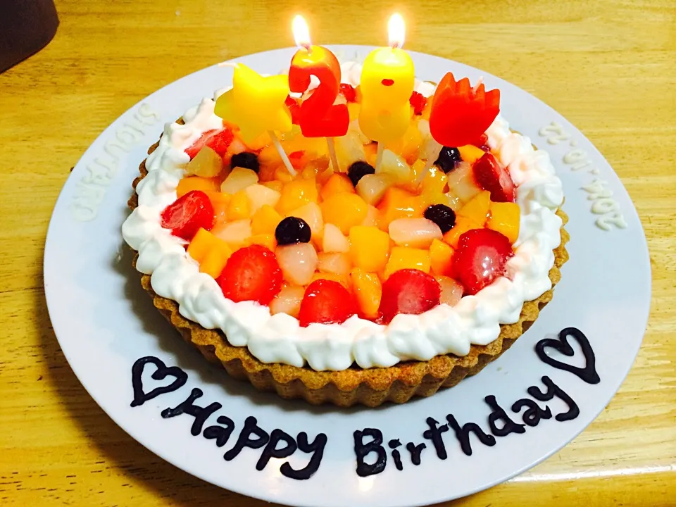 Snapdishの料理写真:誕生日ケーキ🐰フルーツタルト|Haruさん