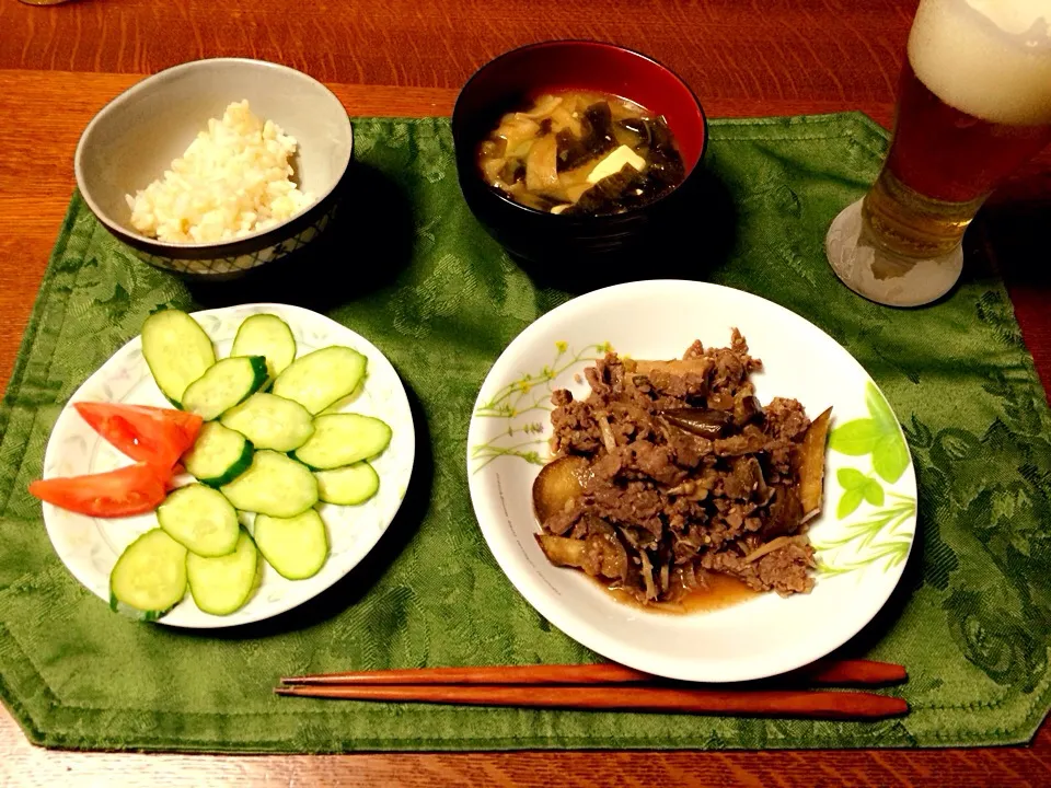 プルコギ茄子炒め サラダ お味噌 玄米入りご飯 ビール|Ａｋａｒｉ♡さん