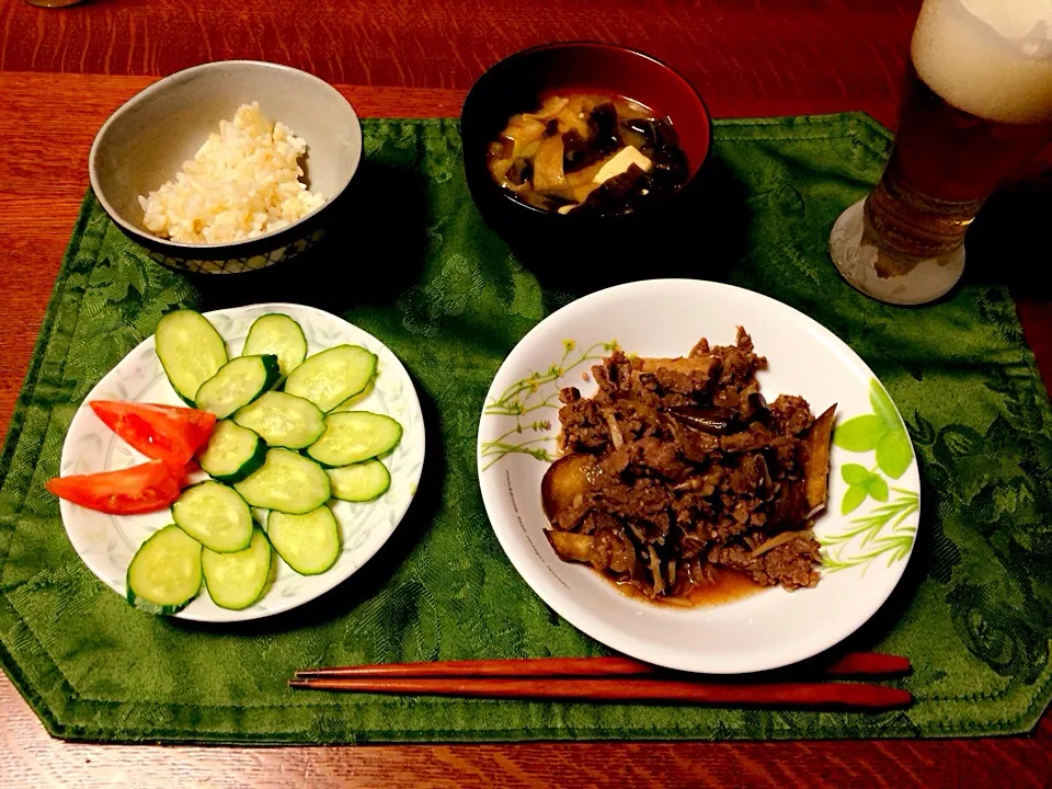 プルコギ茄子炒め サラダ お味噌 玄米入りご飯 ビール|Ａｋａｒｉ♡さん