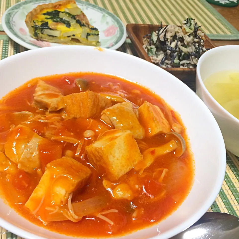 ♡厚揚げと鶏肉のトマト煮・ひじきと切り干し大根のサラダ・じゃがいものキッシュ・コンソメスープ♡|miyuさん