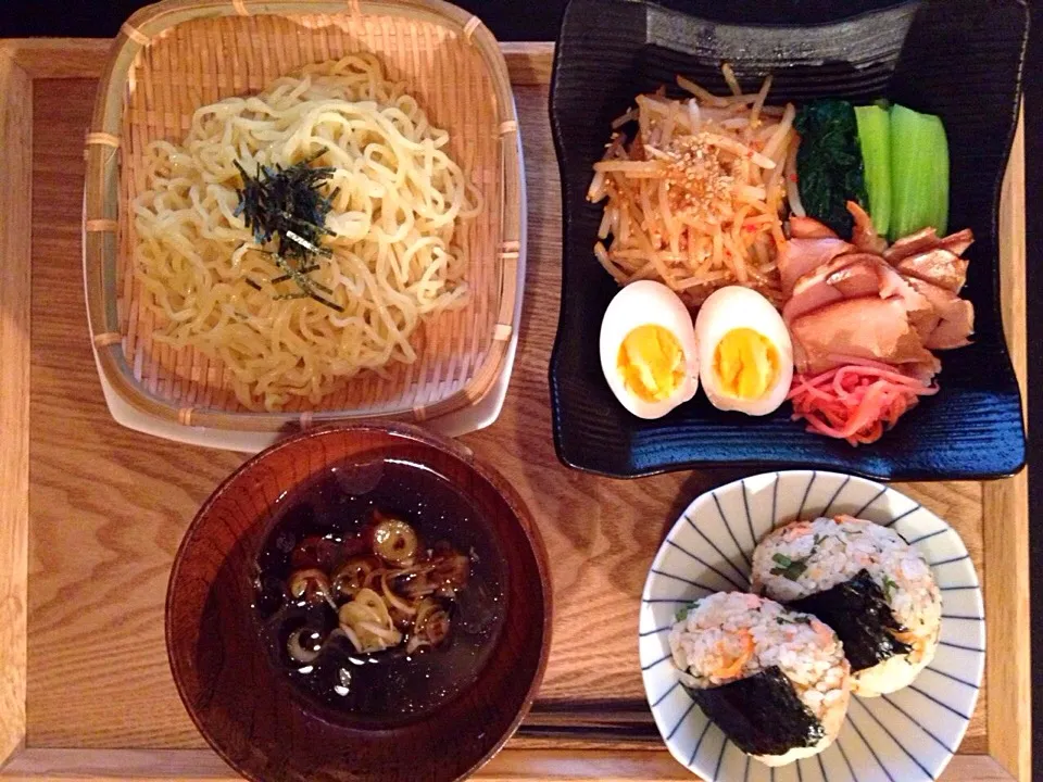 Snapdishの料理写真:つけ麺、トッピングいろいろ、鮭とシソの混ぜご飯おにぎり|ayumiさん