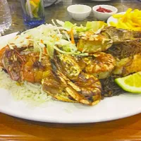 seafood platter: grilled fish, shrimps with rice and tangy lemon sauce|Sohaib Mehtabさん