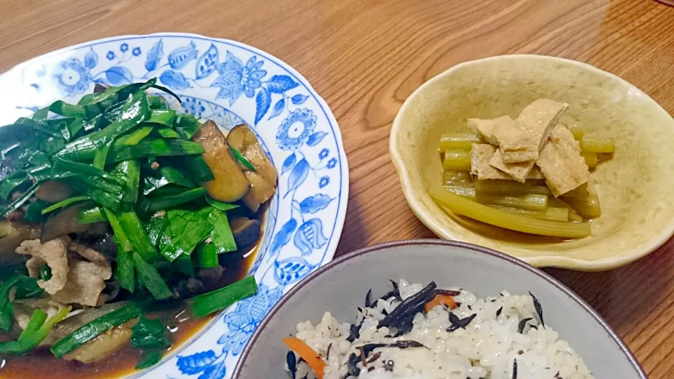 ・ひじきご飯
・韮と豚肉の辛味噌炒め
・ふきの炊きもの|ようかんさん