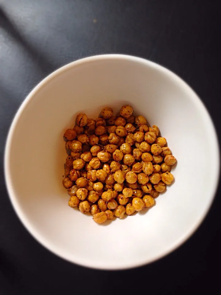 Roasted chickpeas|Elle Bates Reuterさん