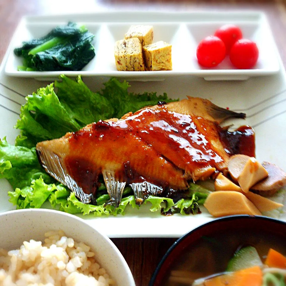 煮魚定食【鰈】|プチテンよすさん