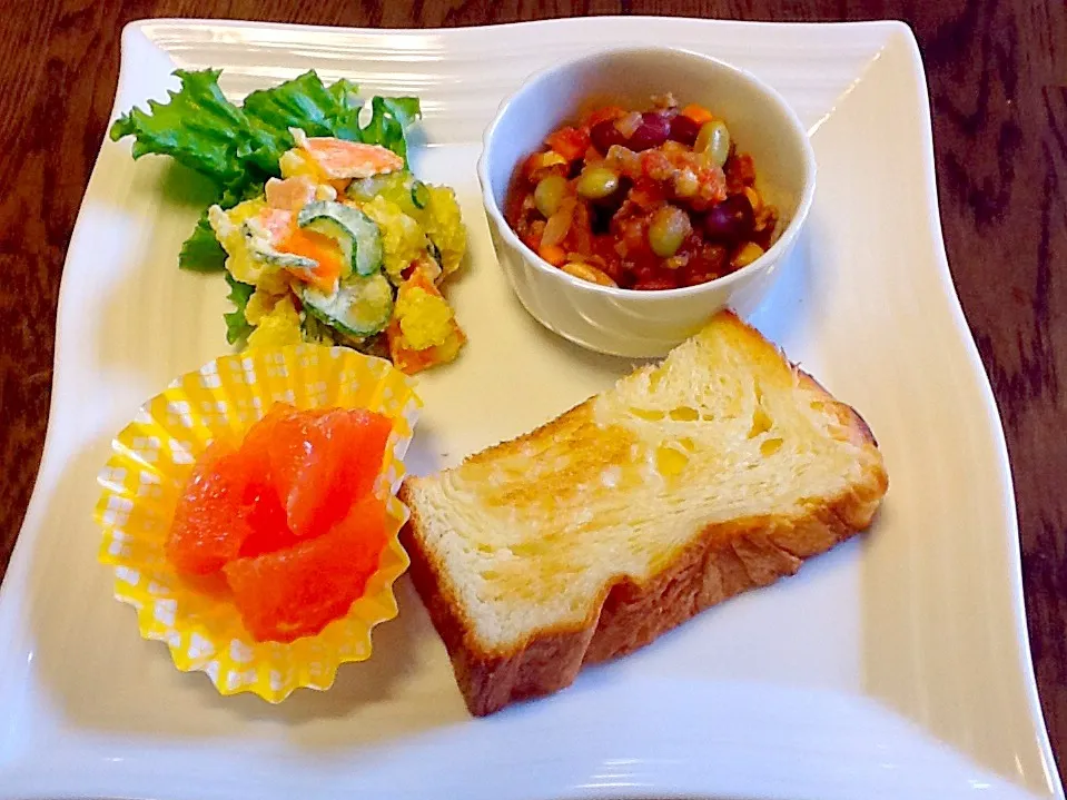 チリビーンズで朝ごはん|てんむすさん