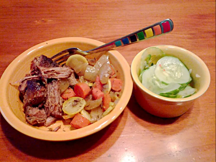 Pot roast with carrots, onions, and squash. Side: lime cilantro cucumber salad.|Mollyさん