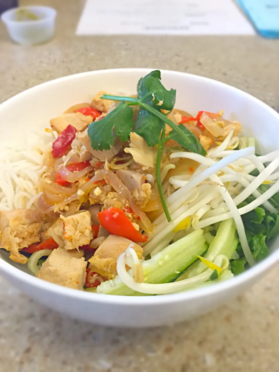 Lemongrass Chicken over Rice Noodles|Jenny Voさん