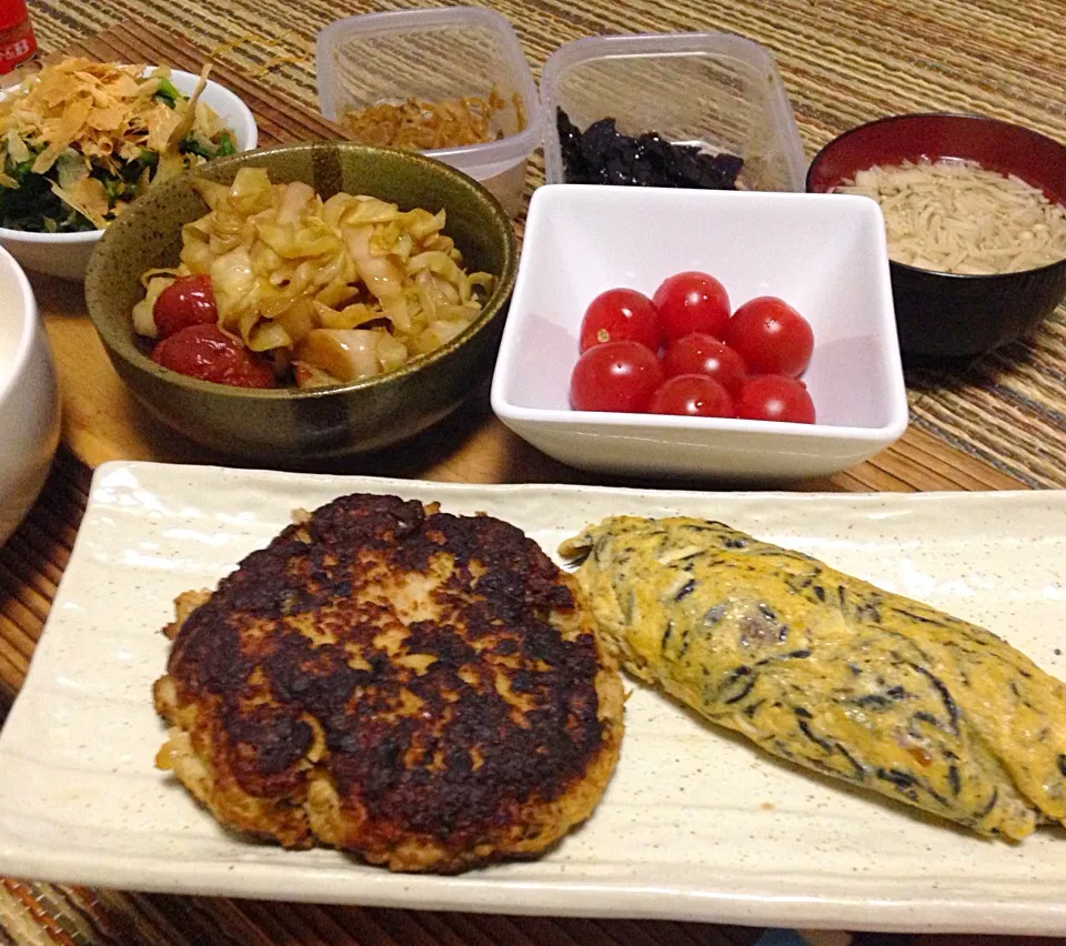 晩ごはん 豆腐ハンバーグ ひじき入り玉子焼き ザワークラウト プチトマト ツルナおひたしなど|ぽんたさん