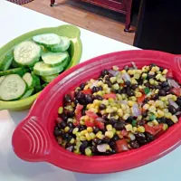 Summer corn and black bean salad with cucumber "chips." #poolparty|Mollyさん