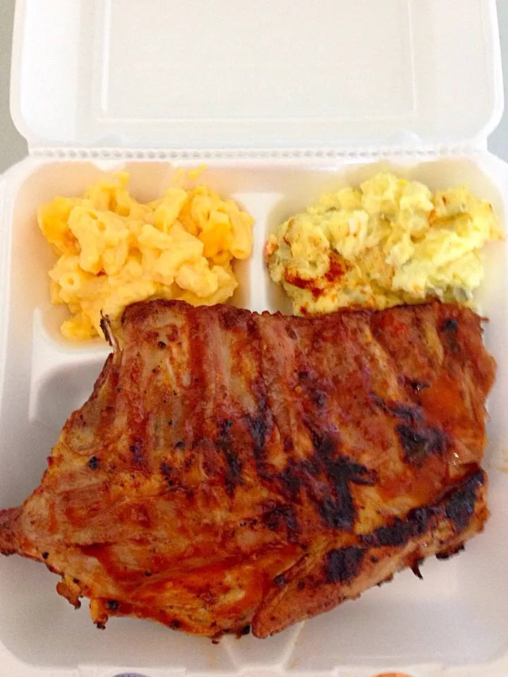 Snapdishの料理写真:Bbq grilled ribs, potato salad, mac and cheese|Shannon LovesKami Jollyさん