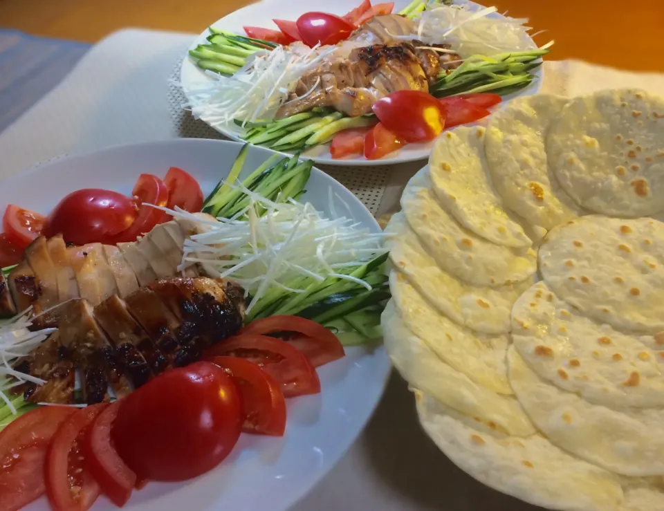 鶏むね肉のグリルと手作り春餅でなんちゃって北京ダックごっこ(๑´∀｀๑)|ぷっくりんこ💙さん