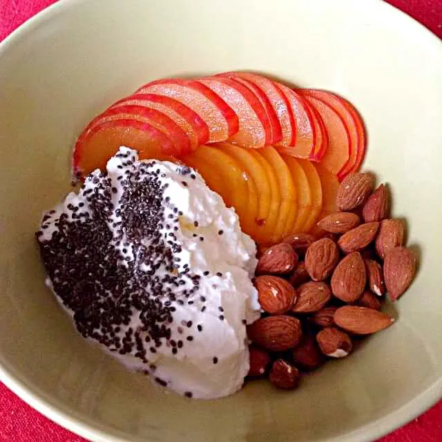 yellow and orange plums ,chai seed topped cottage cheese, almonds|CHUENCHAIさん