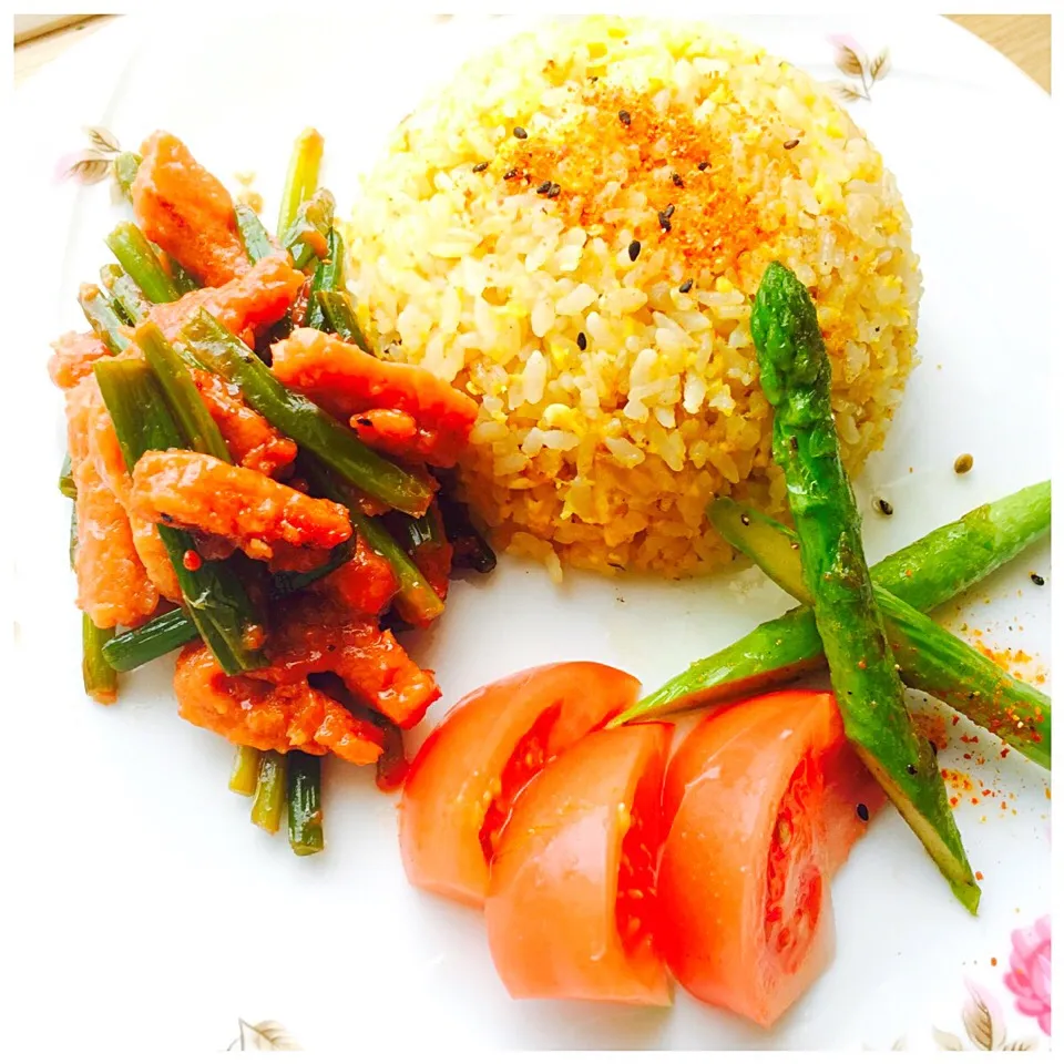 Snapdishの料理写真:Glazed beef with oysters sauce and garlic  buttered fried rice with peppered asparagus drip in lemon ....|Mariadeenahさん