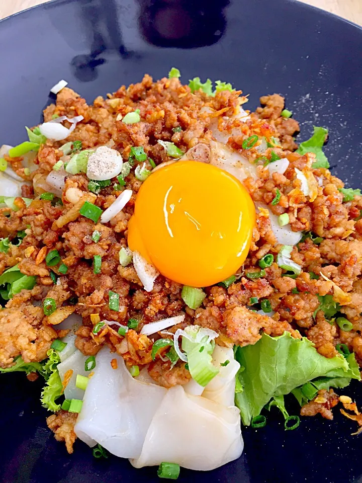 Petchburi tradional Fried noodles with yolk egg.|Dolly Nipusanasさん