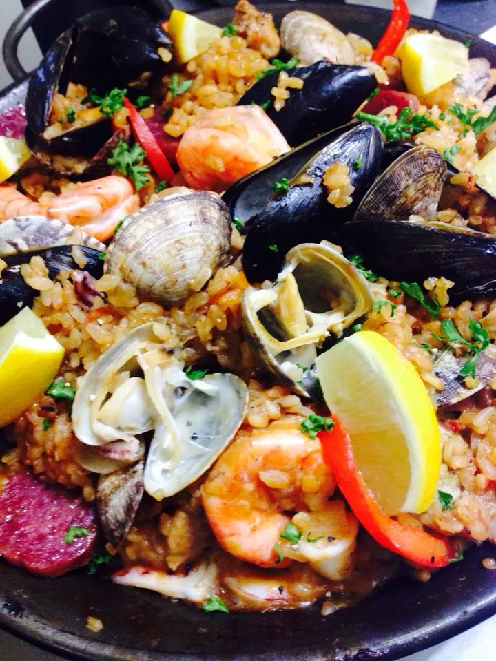 Snapdishの料理写真:Seafoods Paella|My Cochinaさん