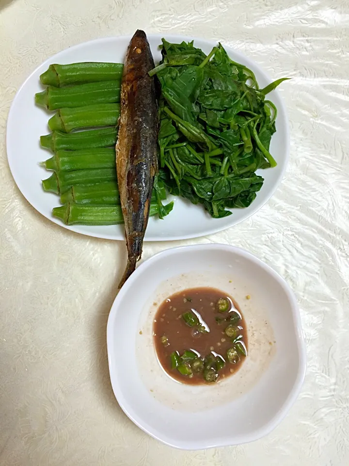 Snapdishの料理写真:Tinapa okra w/ kangkong|merikaさん