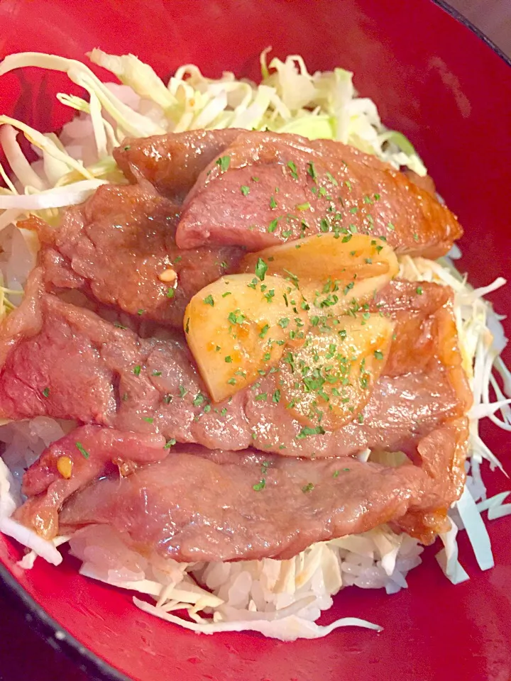 南大門で頂いたお肉を使ってロースステーキ丼💗|Mikako Iidaさん