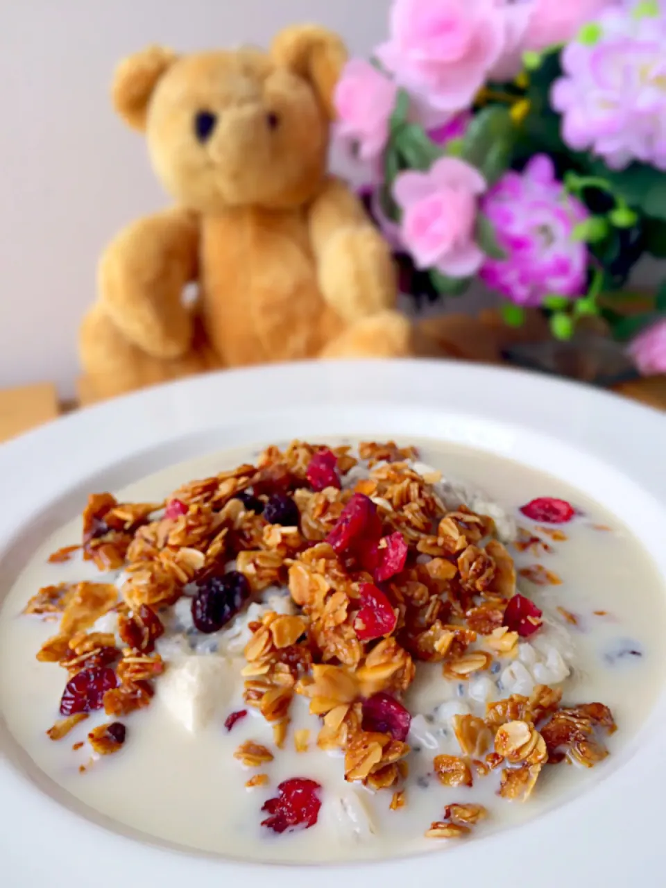 Snapdishの料理写真:Granola cranberry with Tofu curt|Issara. 🍴さん