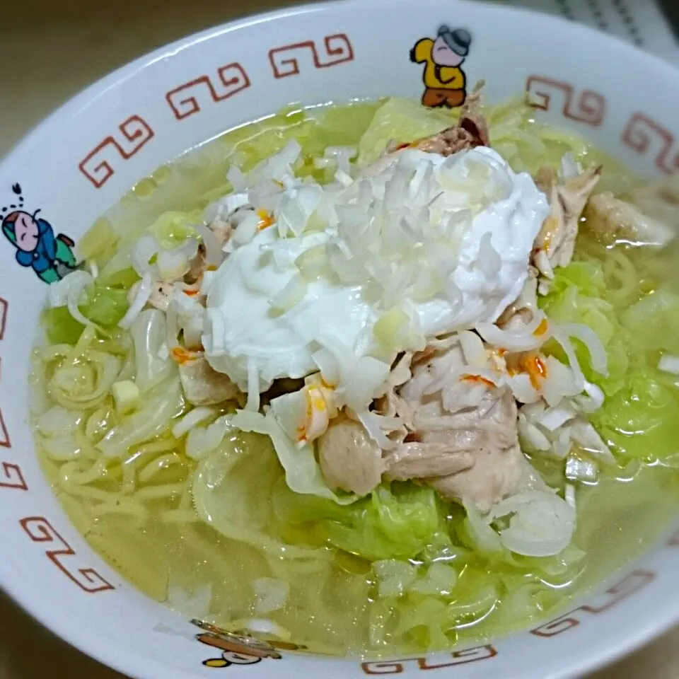 鳥手羽元で作ったスープで塩ラーメン|ちぇさん