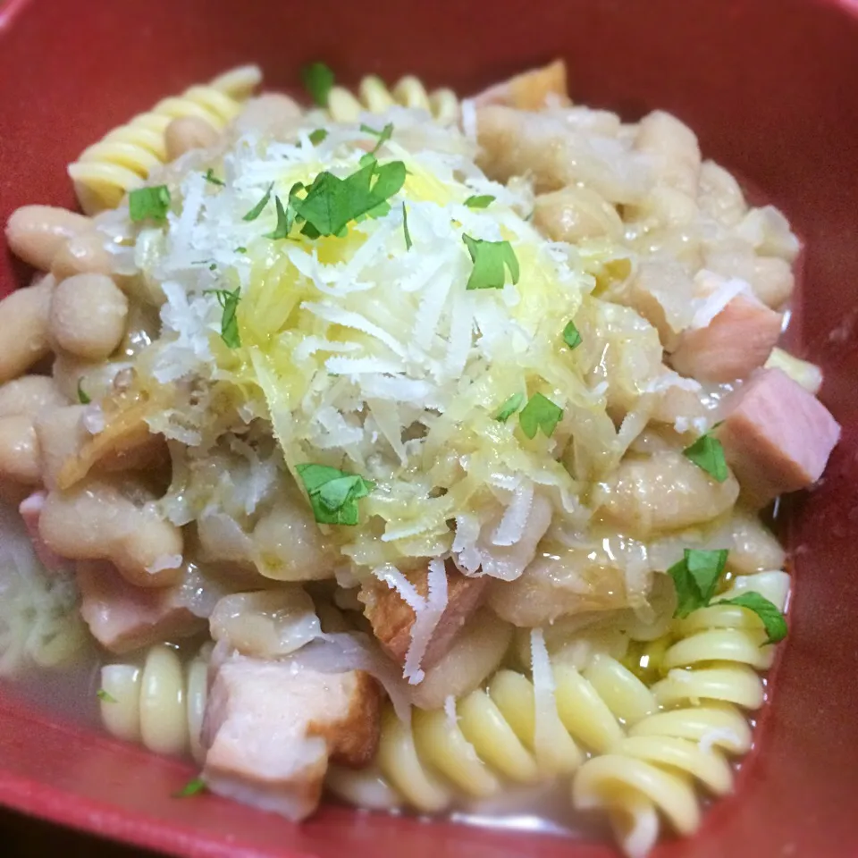 Snapdishの料理写真:パスタ入りインゲン豆のスープ|なおひなさんさん