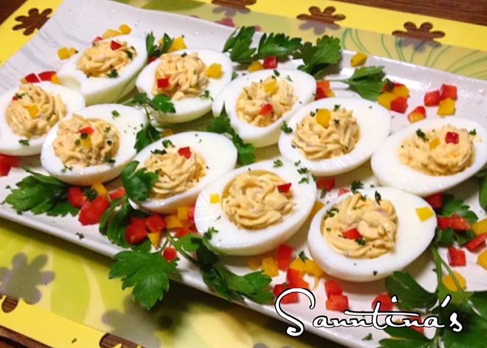 Snapdishの料理写真:✨Deviled egg for dinner...デビルッドエッグ...玉子サラダ？ピクルス&ベーコンも卵黄に入りました😋yummy !|🌺Sanntina🌺さん