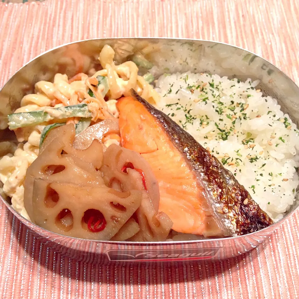 Snapdishの料理写真:さけ弁当#蓮根きんぴら#マカロニサラダ|おゆさん