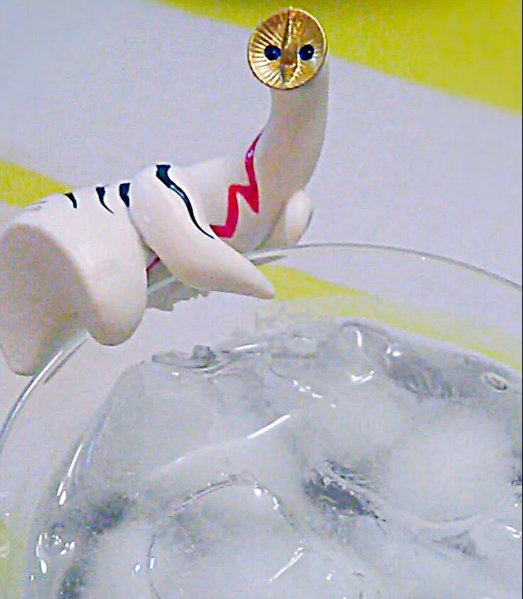 コップのフチの太陽の塔の監視の下、本日の黒ミサを開始しました🍶|にゃあ（芸名）さん