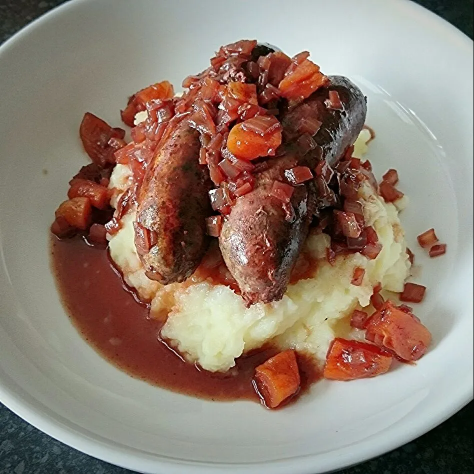 Claret & Amber Bangers & Mash 

http://www.themissinglinkblog.co.uk/blog/claret-amber-bangers-mash

 #bangersandmash|The Missing Linkさん