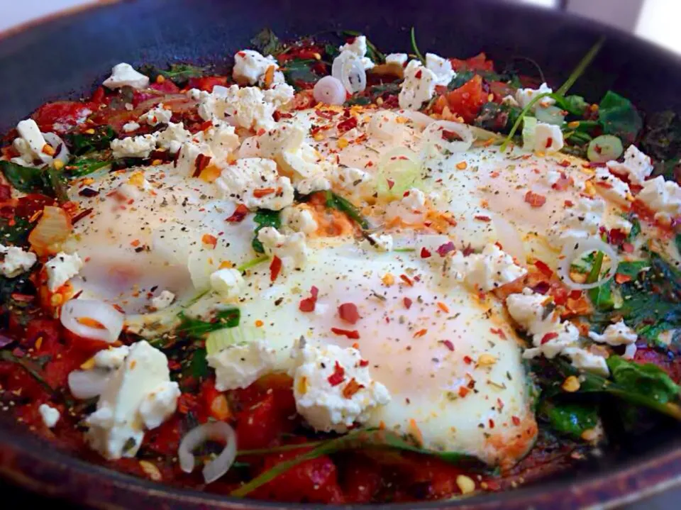 Eggys. Tomatoes. Spinach. Capsicum. Cumin. Coriander. Feta. Spring onion.|Safiraさん