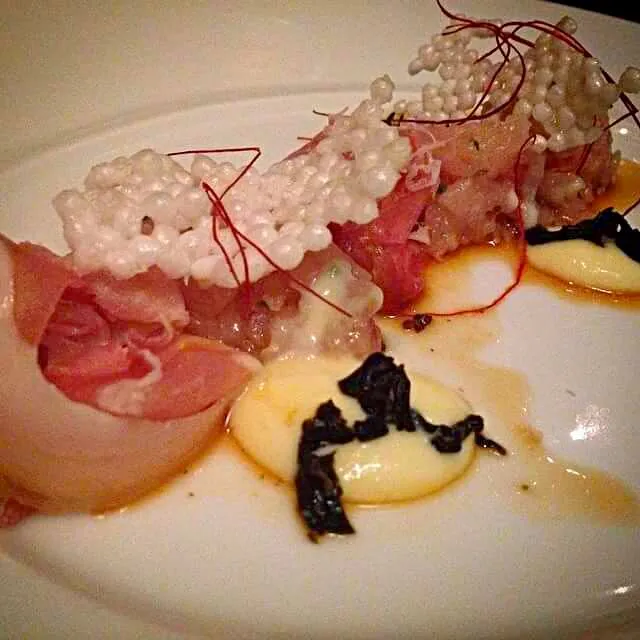 Snapdishの料理写真:Hamachi tartare, Iberico serrano, yuzu curd, pickled hijiki seaweed, puffed tapioca, yuzu-truffle vinaigrette|CHUENCHAIさん