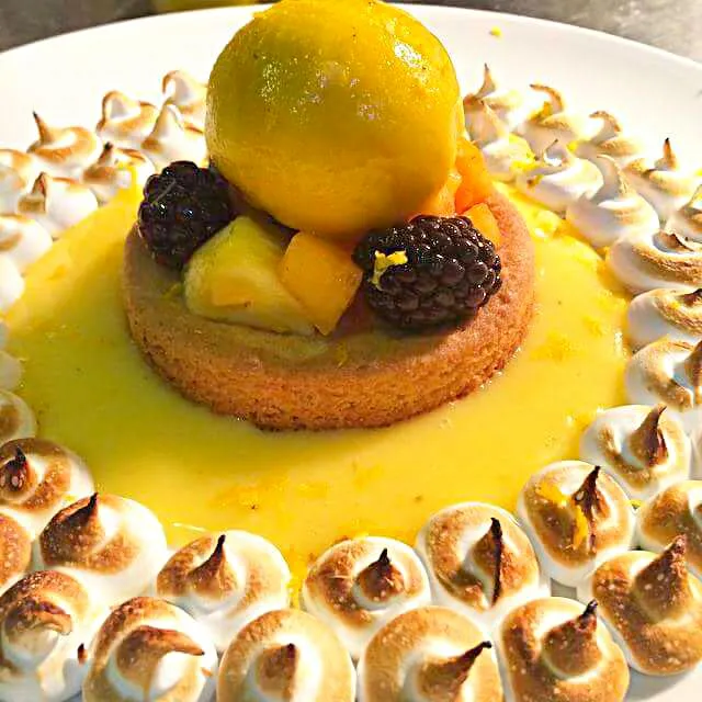 inverted lemon tart : sable, yuzu lemon curd, meringue, fruits, mango sorbet!|CHUENCHAIさん