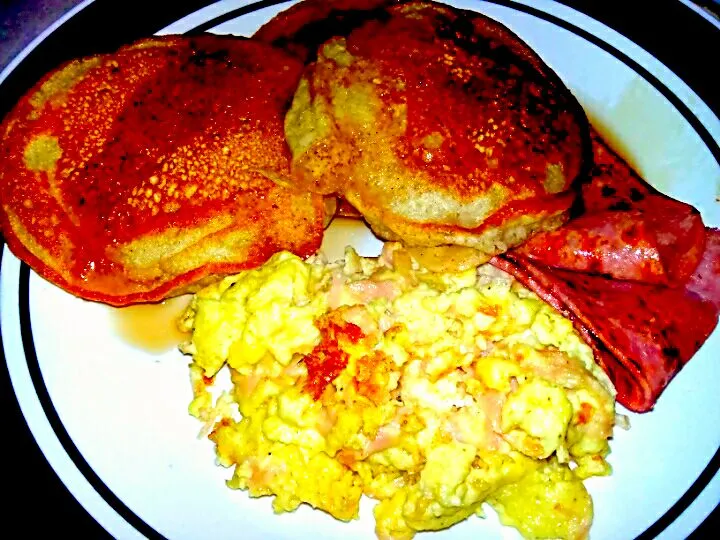 Breakfast Turkey in Eggs with Banana Pancakes and Saute' Honey Ham|Juan Simmsさん