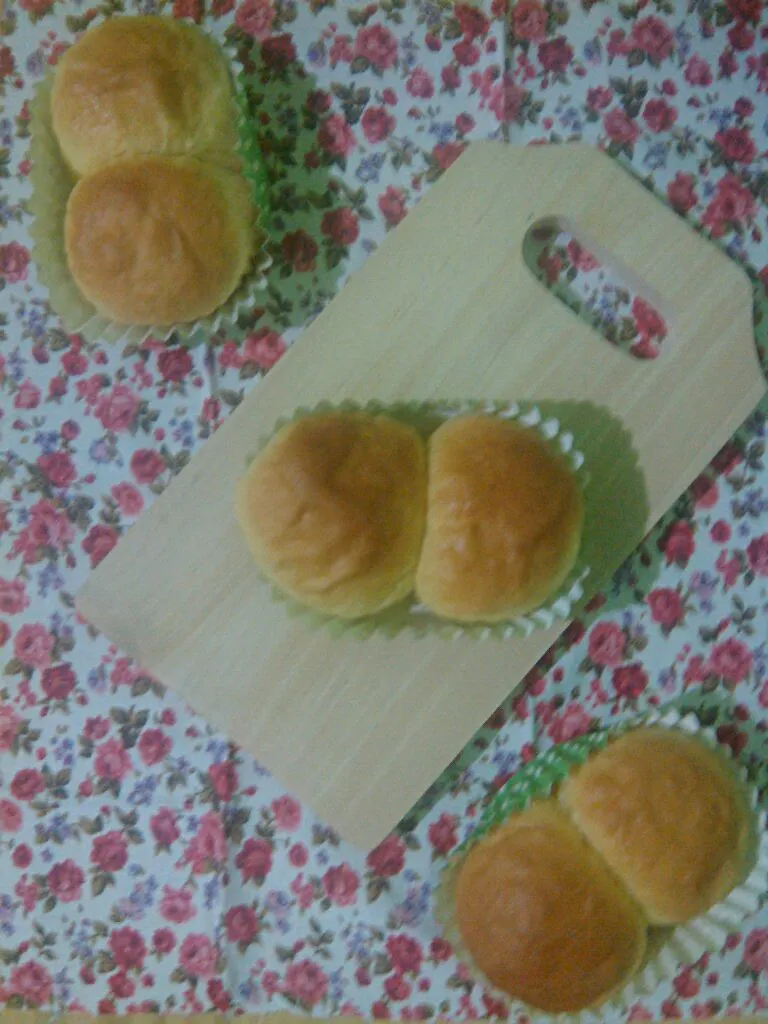 potato bread lagi...isi coklat dn selai stroberi|cancerina pandanさん