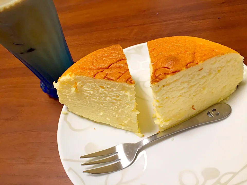 Snapdishの料理写真:りくろーおじさんのチーズケーキ|AYAMAMさん