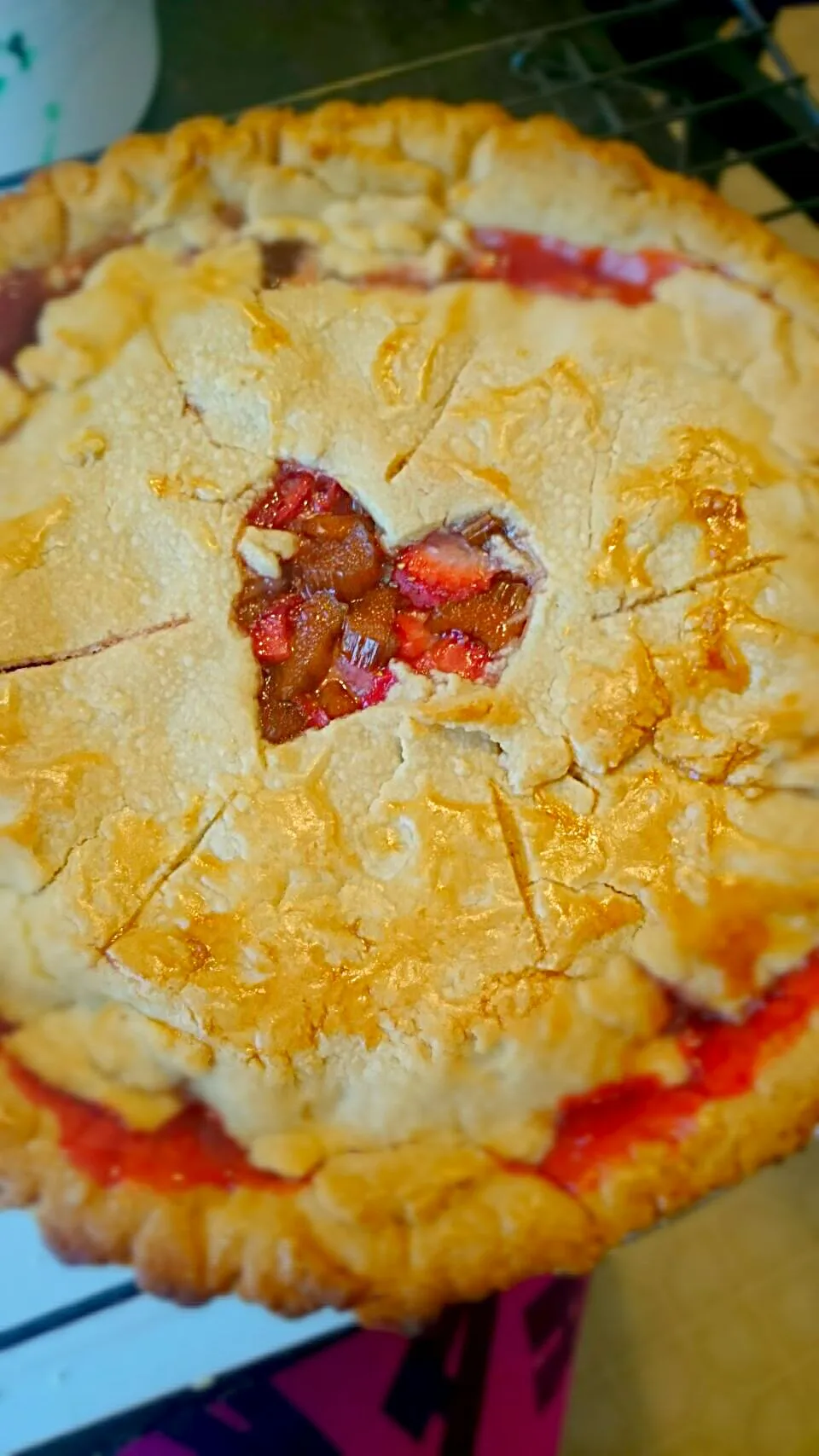 Snapdishの料理写真:Strawberry rhubarb pie|Samantha Ely-Petersonさん