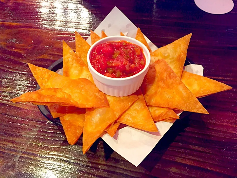 Nachos chip & salsa at Red kitchen & Cafe|Rodrigo Lealさん