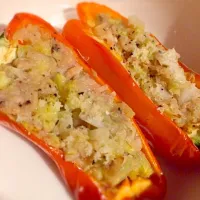 Snapdishの料理写真:Stuffed peppers with zucchini, tuna and onion ズッキーニとツナのピーマンボート|emi tanakaさん