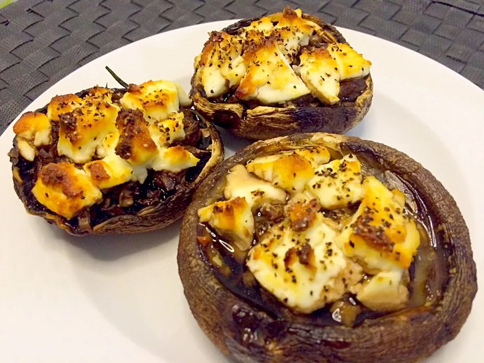 Portobello Mushrooms w Goat Cheese|Carin Tayさん