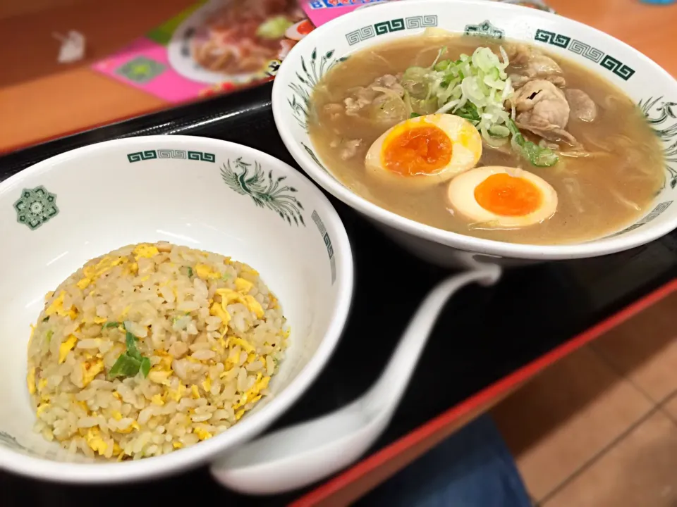 日高屋両国東口店 肉そば半炒飯セットと餃子|ddr3rdmixさん