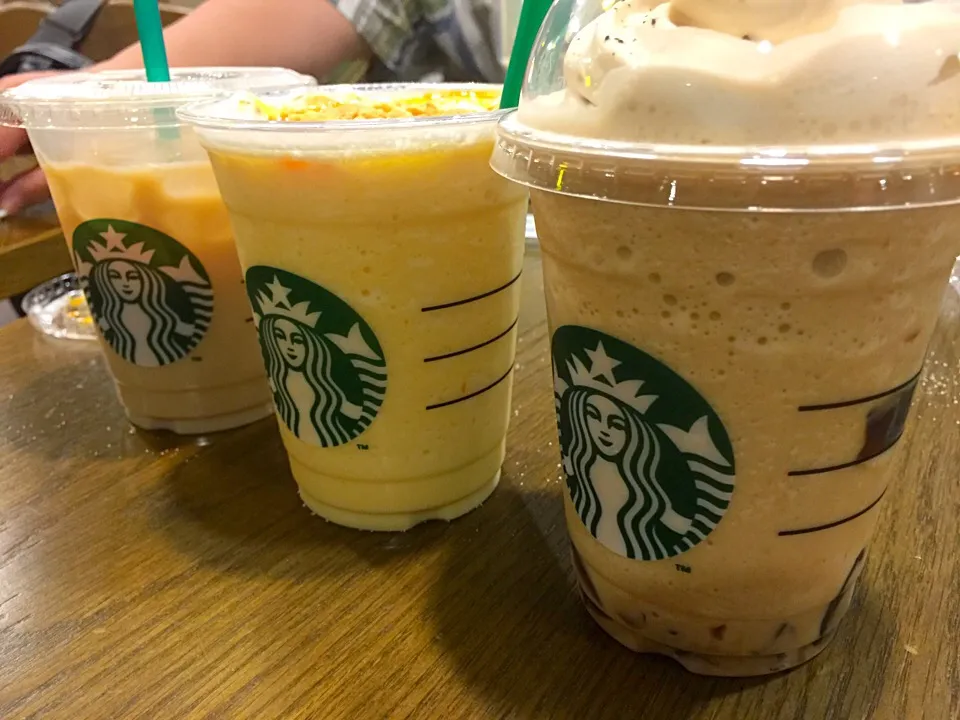 triple coffee jelly and orange honeycomb crunch iced cafe latte|うえのぶさん