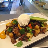 Lamb belly and Poached Egg Hash. Local Sweet Peppers, Cilantro, Green Onion and Avocado|taraさん