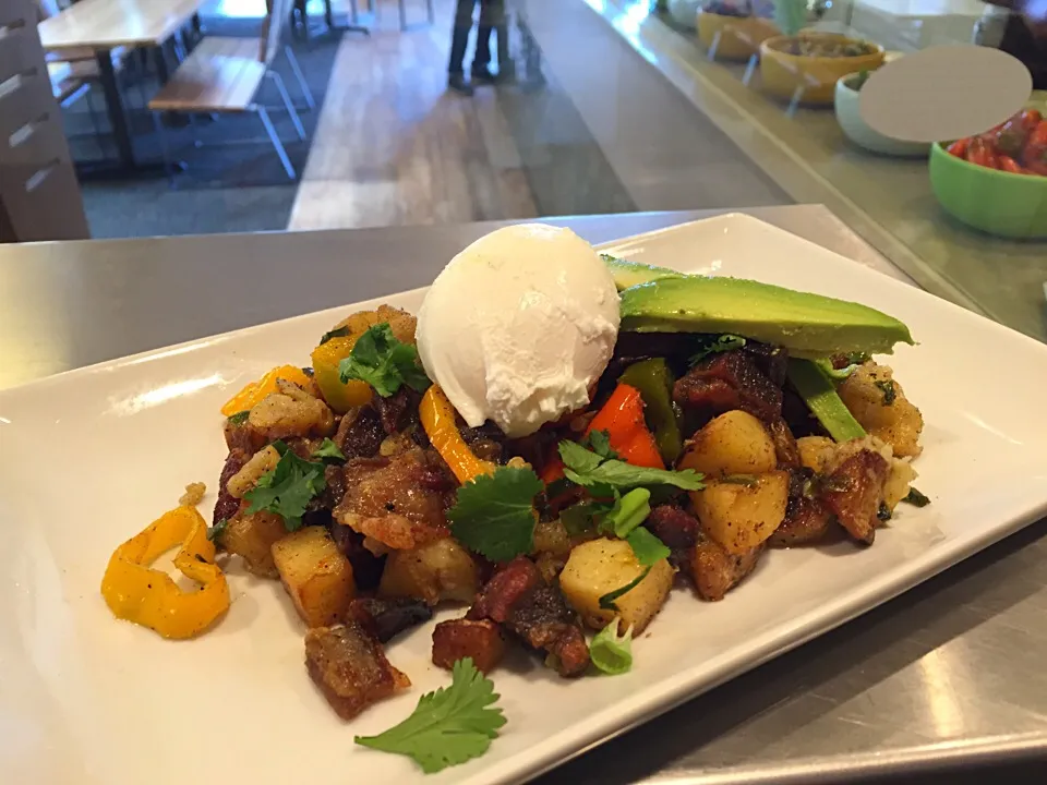 Lamb belly and Poached Egg Hash. Local Sweet Peppers, Cilantro, Green Onion and Avocado|taraさん