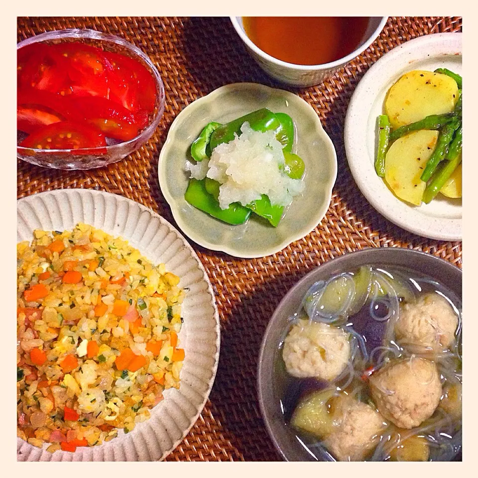 炒飯／肉団子と茄子の春雨スープ／冷やしトマト／焼きピーマンのオニオンドレッシング和え／じゃがいもとアスパラのバターソテー|mogwaiさん