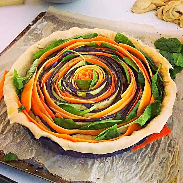 Vegetable Ribbon Tart with carrots, eggplant, butternut squash and baby spinach|CHUENCHAIさん