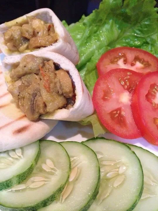 Pita Bread with Black Pepper Chicken Kebab.|Joha Hassanさん