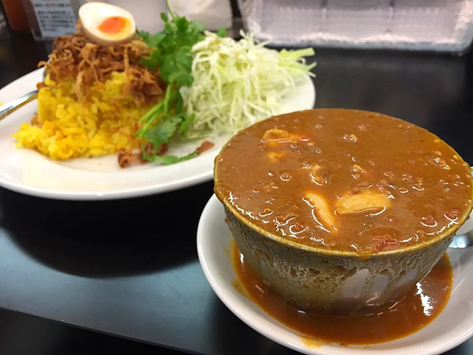 Snapdishの料理写真:赤い鶏カレー中盛|hirotomoさん