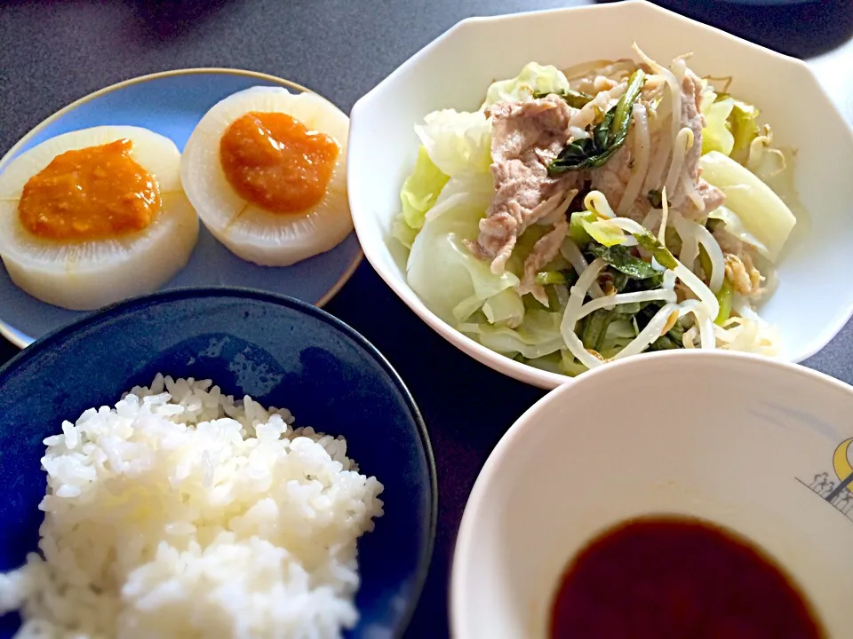 Snapdishの料理写真:野菜たっぷりお昼ご飯🍴|meyou..さん