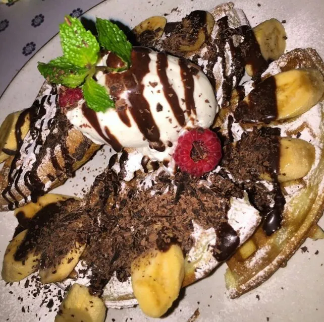 Banana Chocolate Waffles|Daisy Sahertianさん