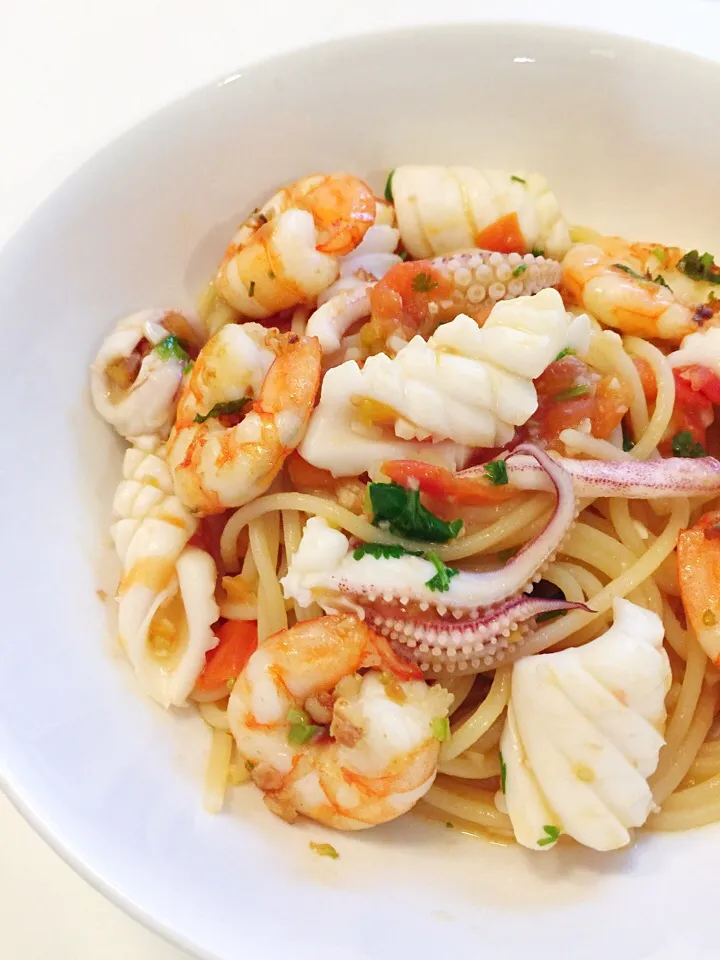 Seafood pasta with tomatoes|12Dragonさん